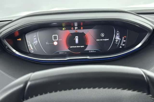 Peugeot 5008 (2022) thumbnail 18