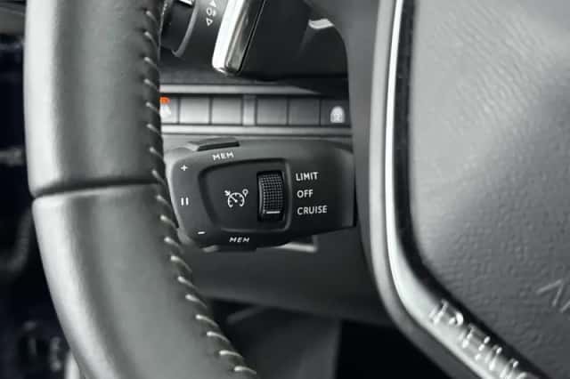Peugeot 5008 (2022) thumbnail 19