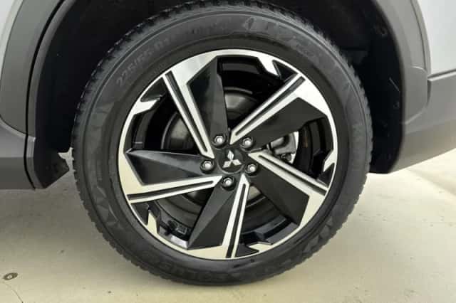 Mitsubishi Eclipse Cross (2022) thumbnail 32