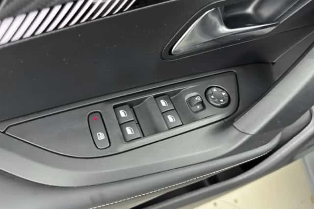 Peugeot 2008 (2025) thumbnail 17