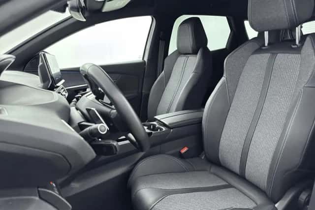 Peugeot 3008 (2023) thumbnail 5