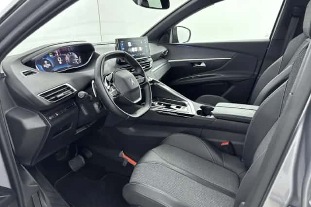 Peugeot 3008 (2023) thumbnail 6