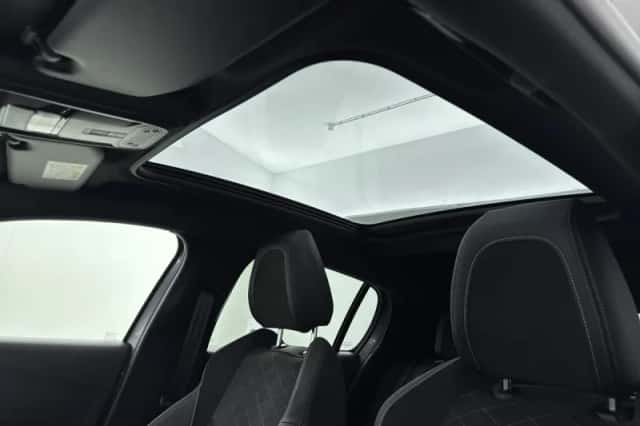 Peugeot e-208 (2022) thumbnail 16