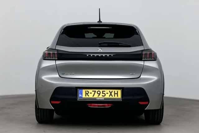 Peugeot e-208 (2022) thumbnail 3
