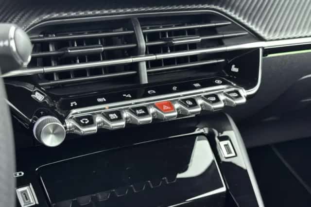 Peugeot e-208 (2022) thumbnail 25