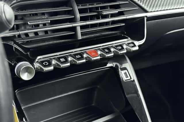 Peugeot 208 (2021) thumbnail 24