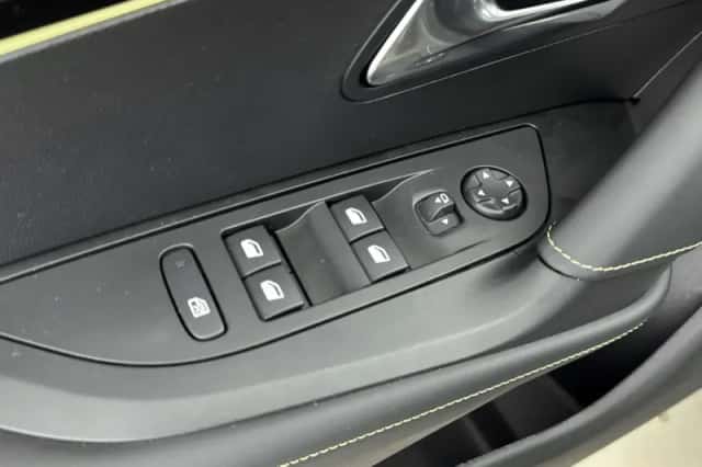Peugeot 2008 (2024) thumbnail 17