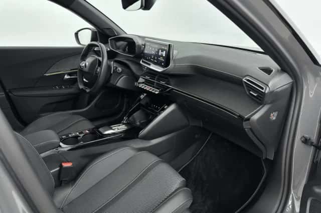 Peugeot 2008 (2024) thumbnail 8