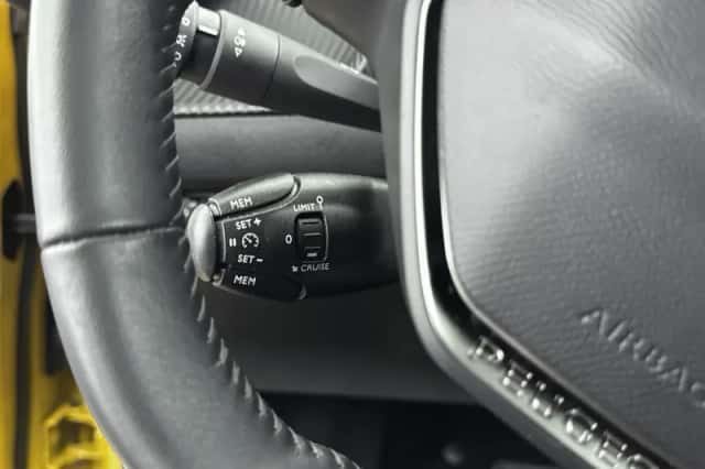 Peugeot e-208 (2022) thumbnail 21