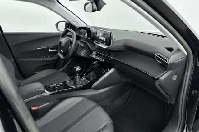 Peugeot 2008 (2022) thumbnail 5