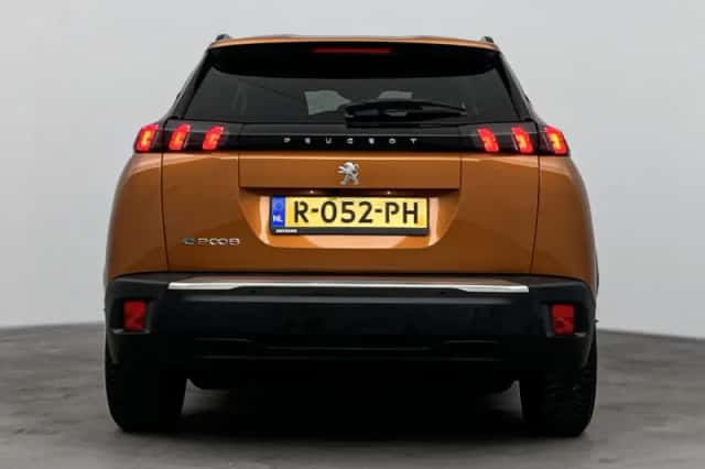 Peugeot e-2008 (2021) thumbnail 3