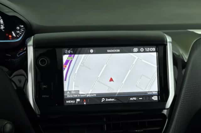 Peugeot 2008 (2017) thumbnail 6