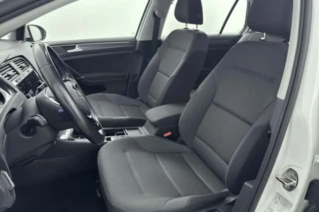 Volkswagen E-Golf (2020) thumbnail 5