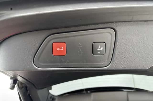 Peugeot 3008 (2023) thumbnail 6