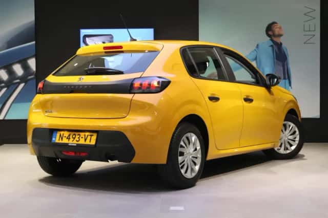 Peugeot 208 (2022) thumbnail 3