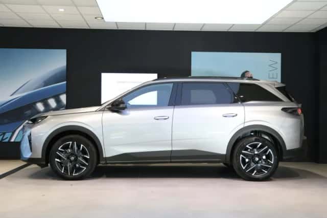 Peugeot 5008 (2025) thumbnail 2