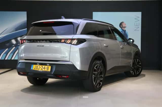 Peugeot 5008 (2025) thumbnail 3