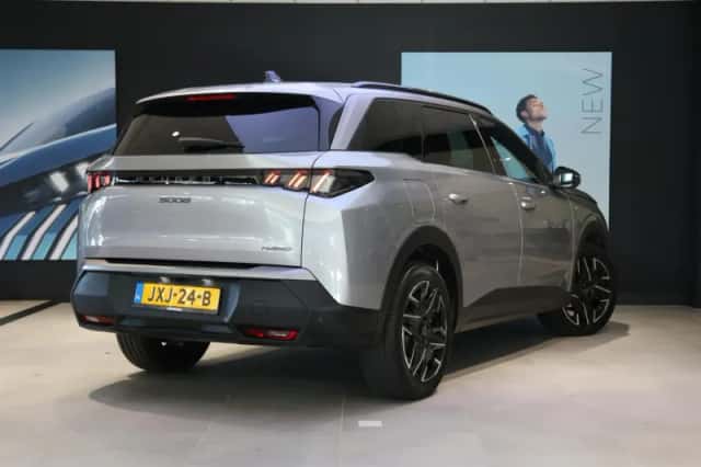 Peugeot 5008 (2025) thumbnail 3