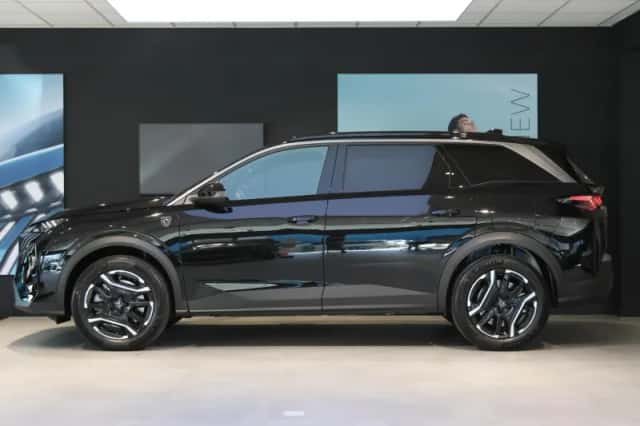 Peugeot 5008 (2026) thumbnail 2