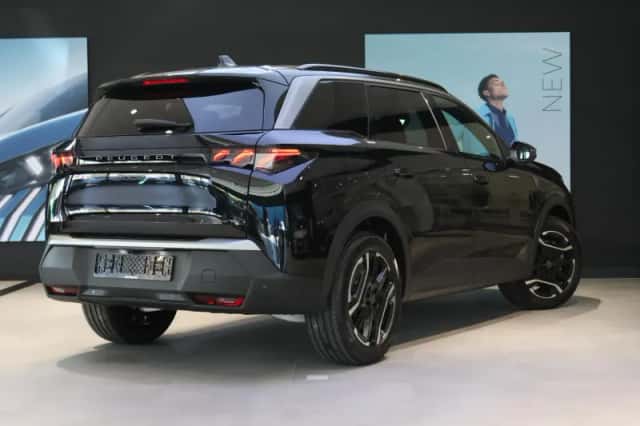 Peugeot 5008 (2026) thumbnail 3