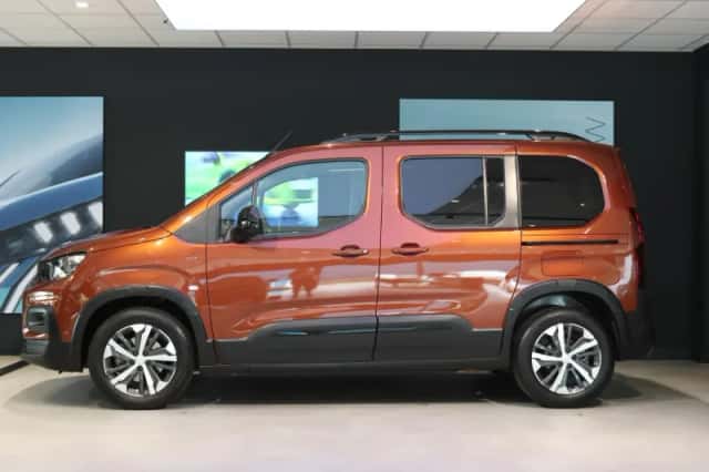 Peugeot Rifter (2022) thumbnail 2