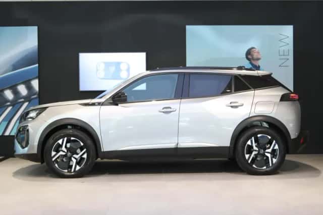 Peugeot e-2008 (2025) thumbnail 2