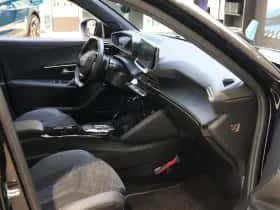 Peugeot 2008 (2022) thumbnail 5
