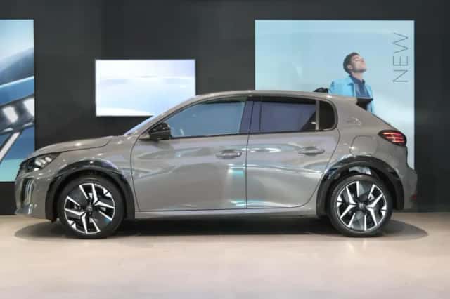 Peugeot 208 (2025) thumbnail 2