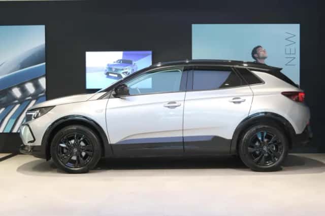 Opel Grandland (2024) thumbnail 2
