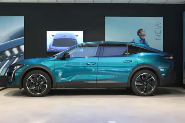 Peugeot 408 (2025) thumbnail 2