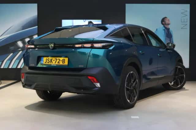 Peugeot 408 (2025) thumbnail 3