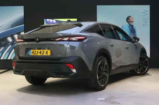 Peugeot 408 (2025) thumbnail 3