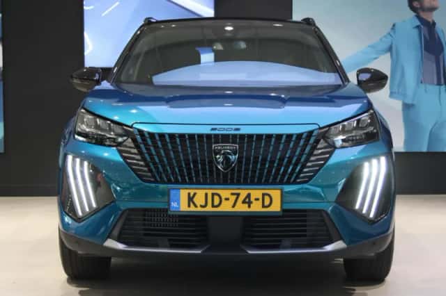 Peugeot 2008 (2025) thumbnail 4