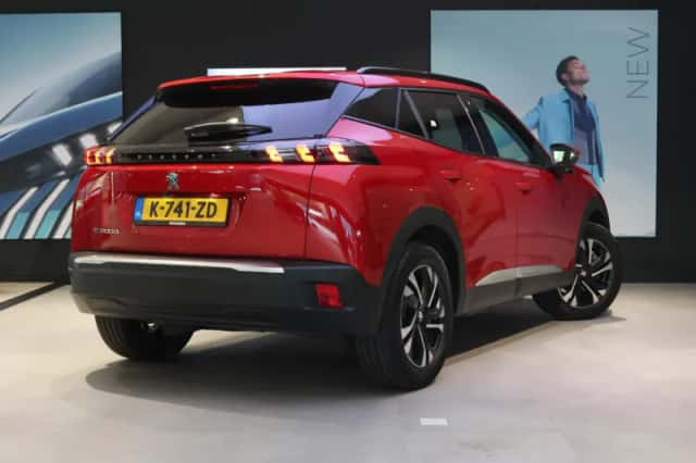 Peugeot e-2008 (2021) thumbnail 3