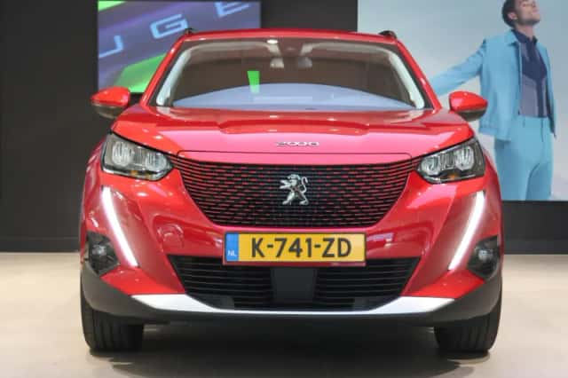 Peugeot e-2008 (2021) thumbnail 5