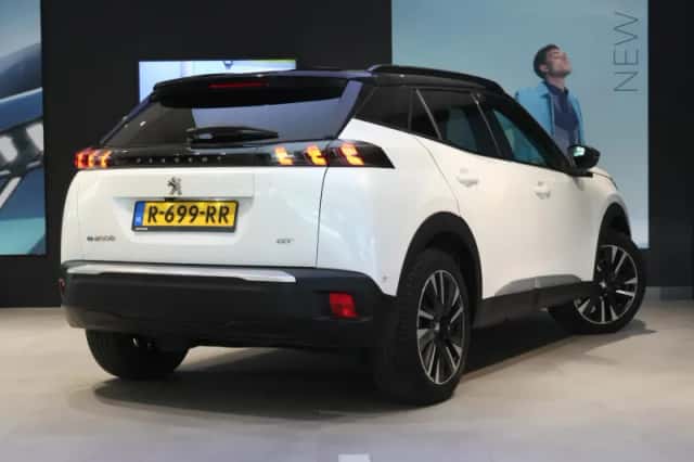 Peugeot e-2008 (2023) thumbnail 3