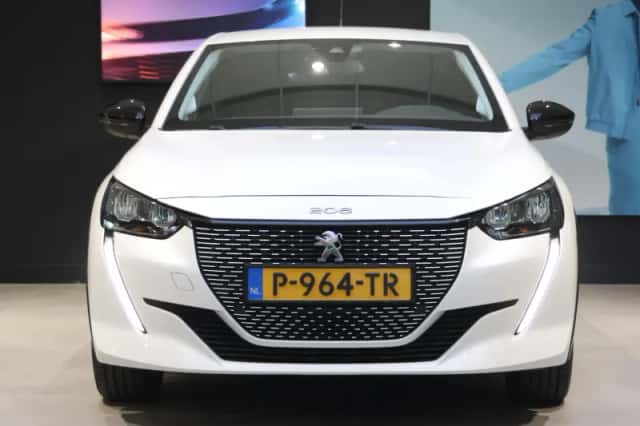 Peugeot e-208 (2022) thumbnail 6