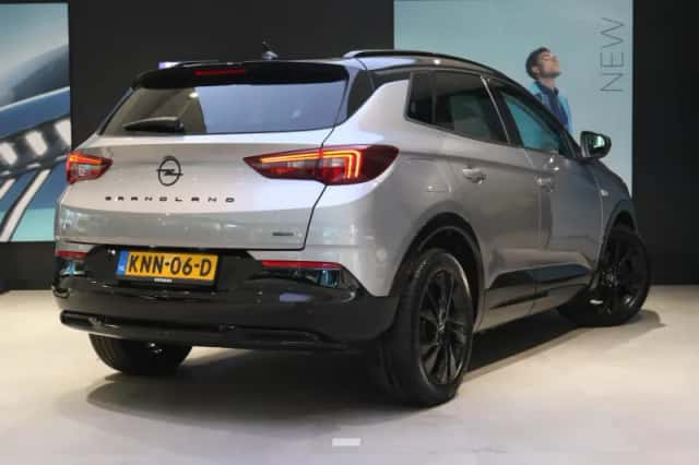 Opel Grandland (2023) thumbnail 3