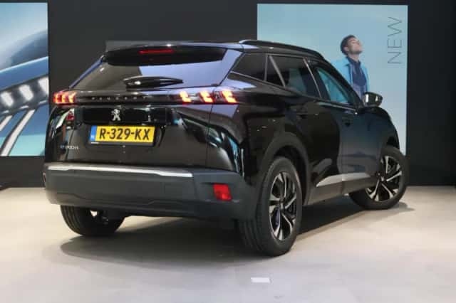 Peugeot e-2008 (2022) thumbnail 3