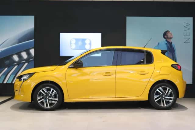 Peugeot 208 (2022) thumbnail 2