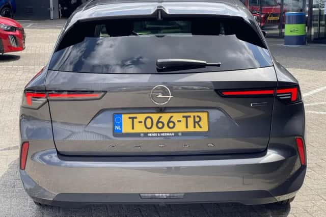 Opel Astra (2023) thumbnail 3
