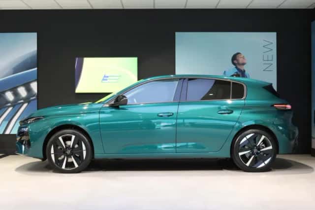 Peugeot e-308 (2026) thumbnail 2