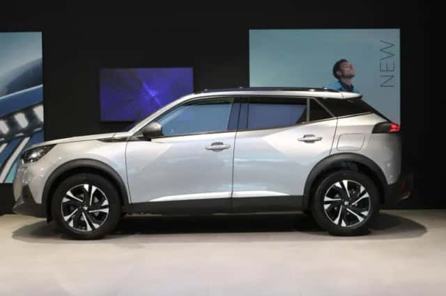 Peugeot 2008 (2021) thumbnail 2