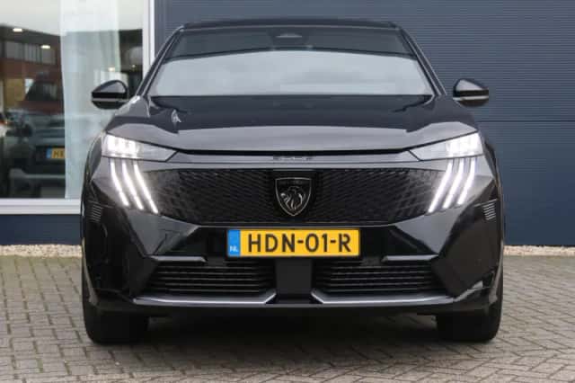 Peugeot e-3008 (2025) thumbnail 2