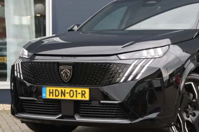 Peugeot e-3008 (2025) thumbnail 3