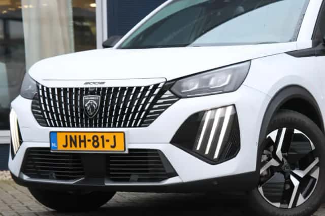Peugeot 2008 (2025) thumbnail 4