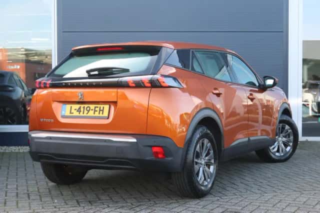 Peugeot e-2008 (2021) thumbnail 3