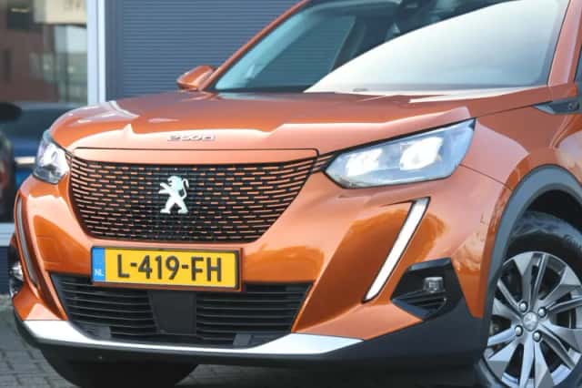 Peugeot e-2008 (2021) thumbnail 6