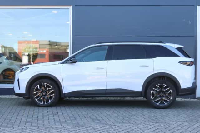 Peugeot 5008 (2025) thumbnail 2