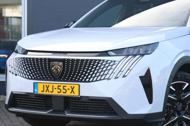 Peugeot 5008 (2025) thumbnail 5